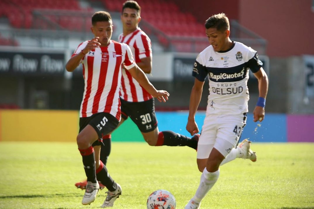 El último clásico platense, en abril de este año, finalizó sin goles