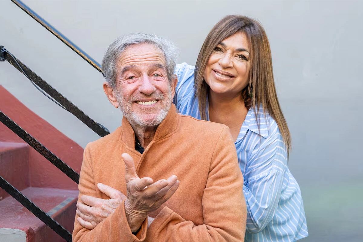 Pablo Alarcón y Claribel Medina protagonizan la obra de teatro Es Complicado