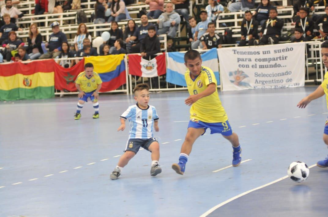 En el debut, el equipo nacional goleó a Colmbia por 6 a 0.