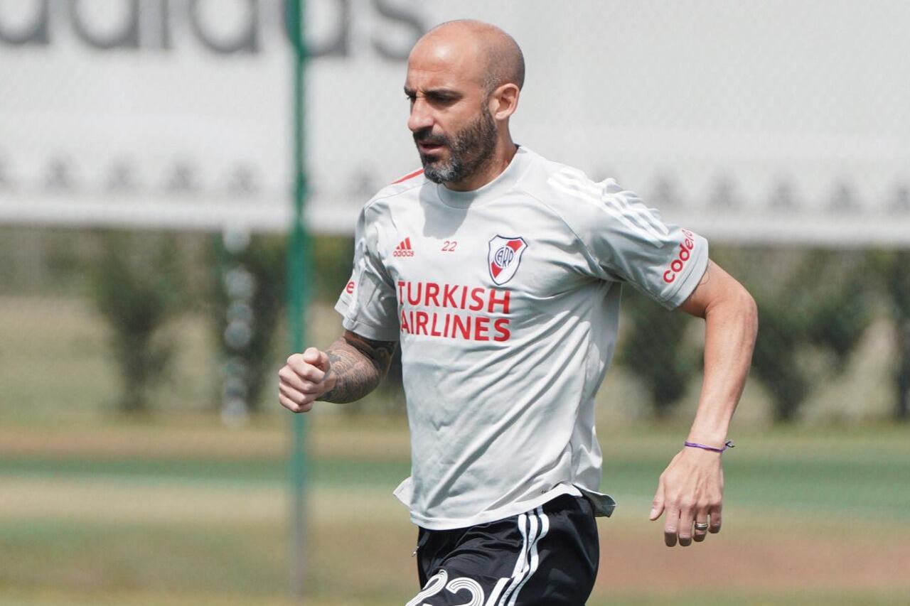 Javier Pinola se sumó a las prácticas