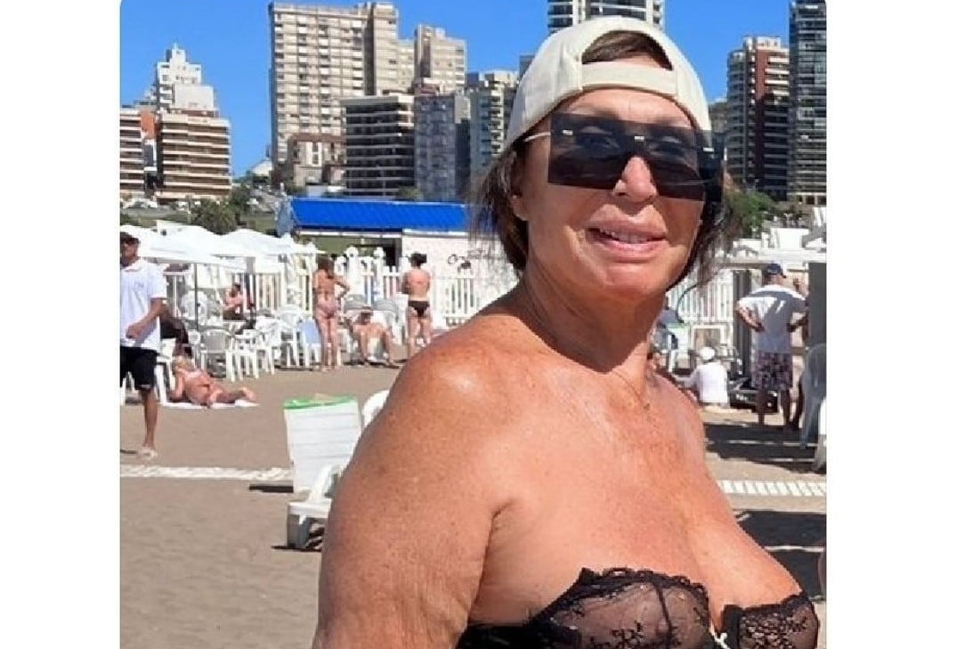 Moria Casán en la playa Bristol de Mar del Plata.