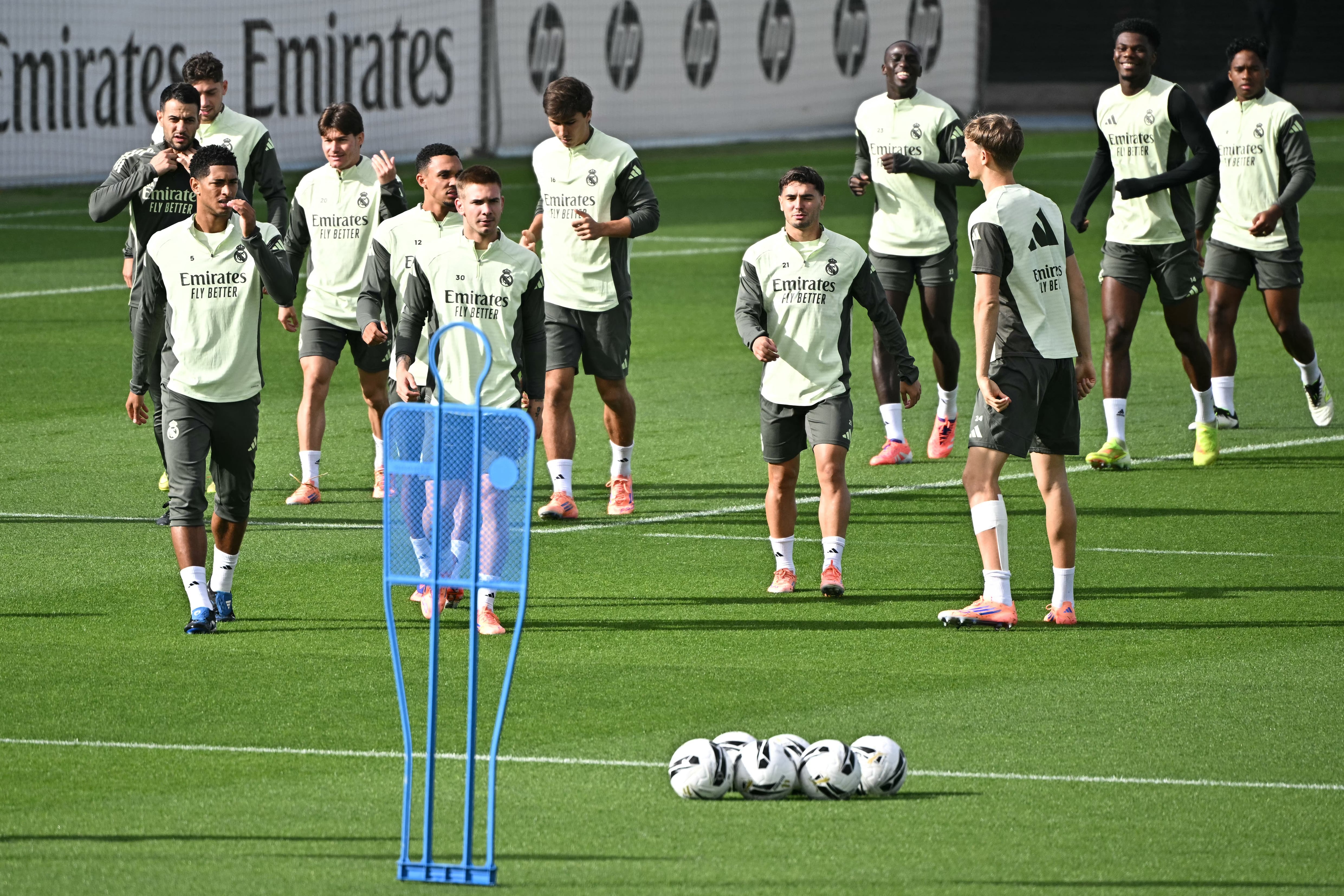 El plantel merengue, con Mastantuono, en su preparación rumbo al clásico