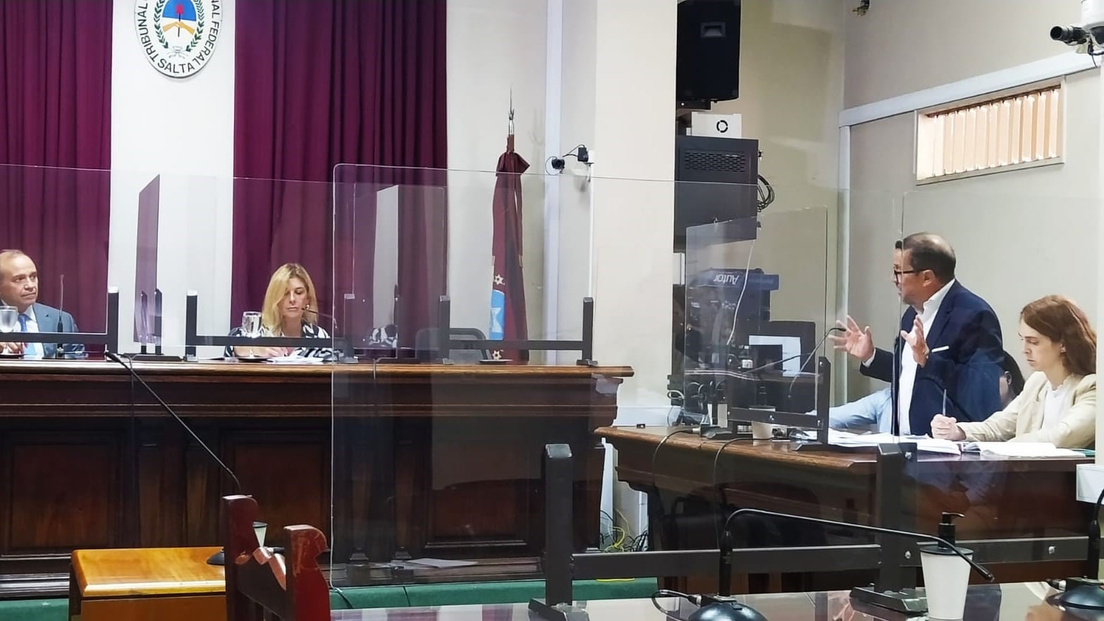 El fiscal Villalba expone el acuerdo.