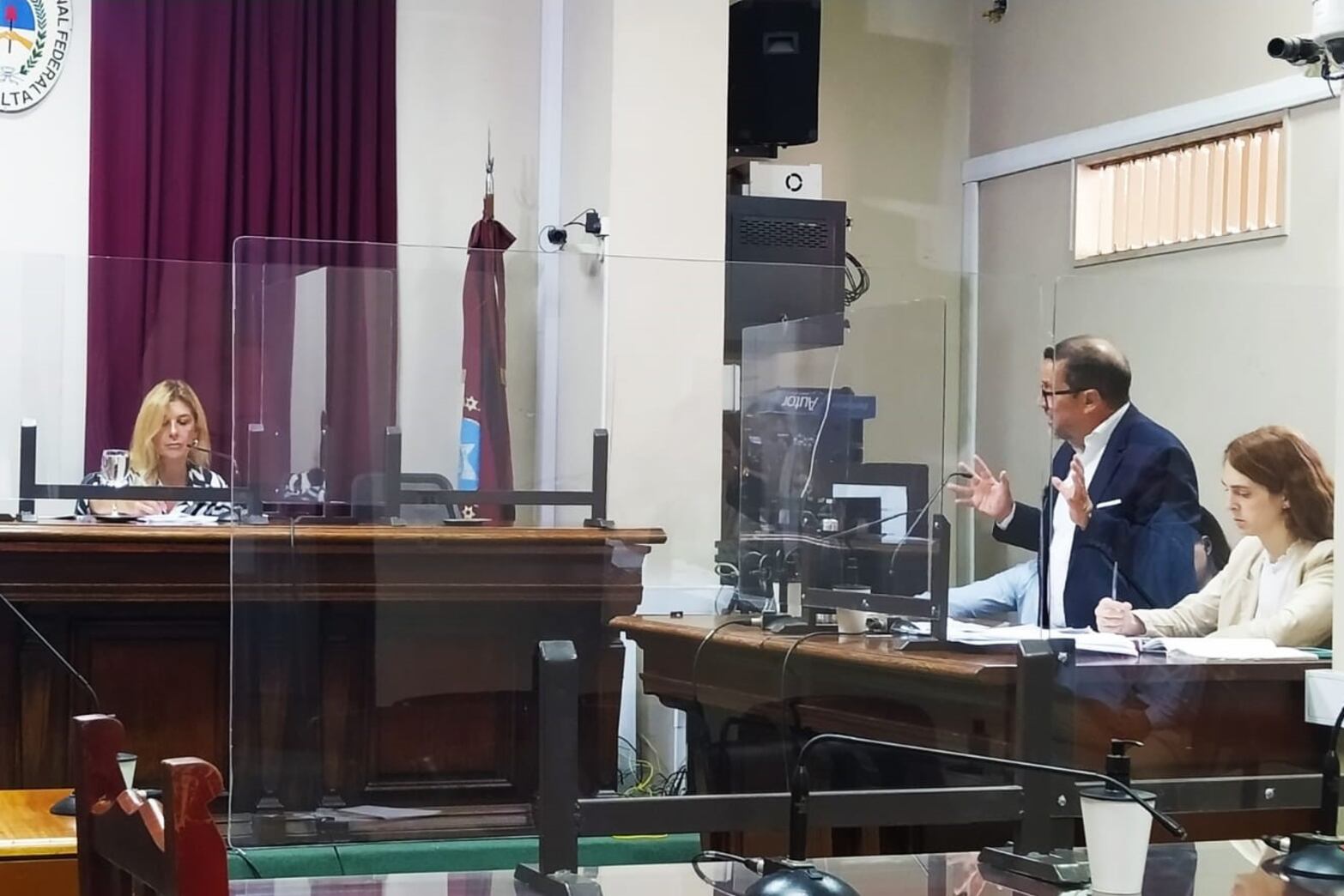 El fiscal Villalba expone el acuerdo.