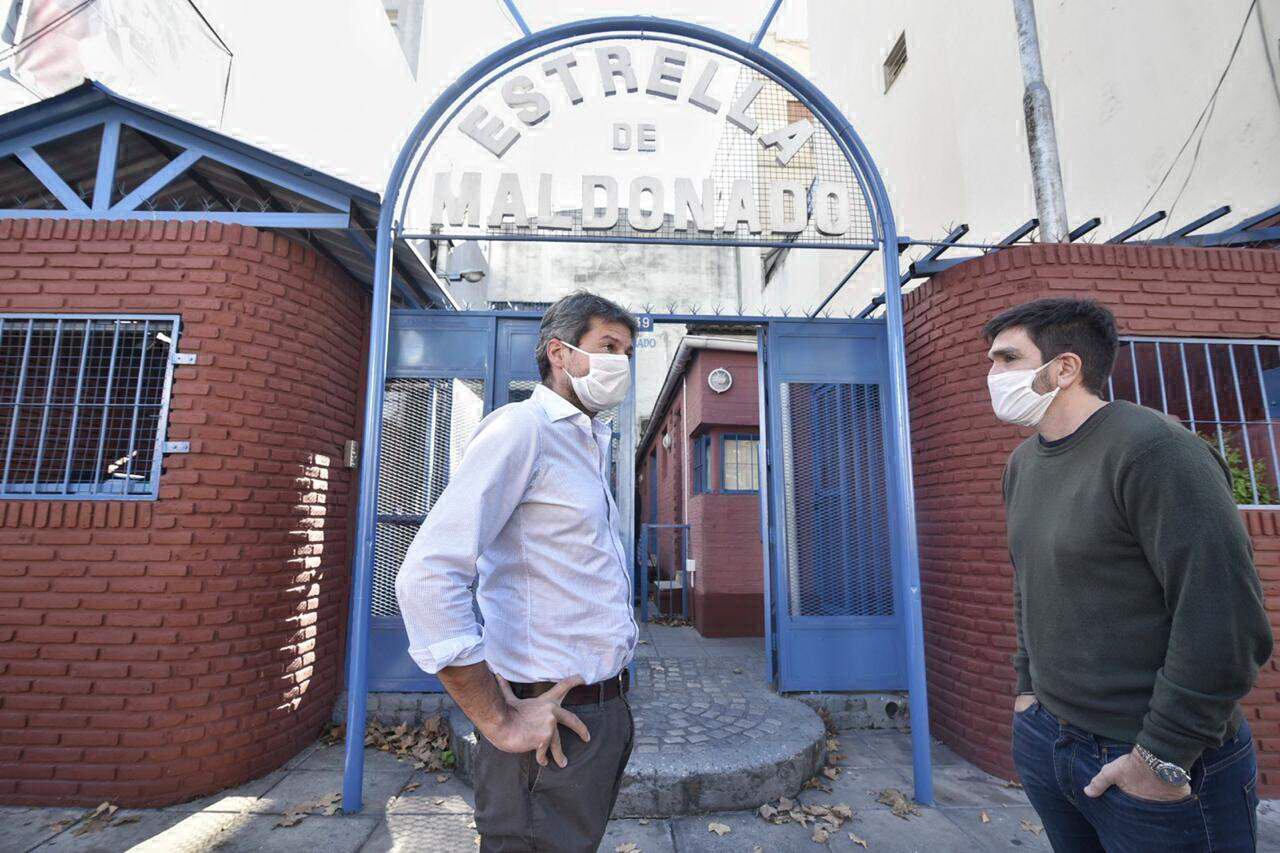 El Ministro Lammens en uno de los clubes.