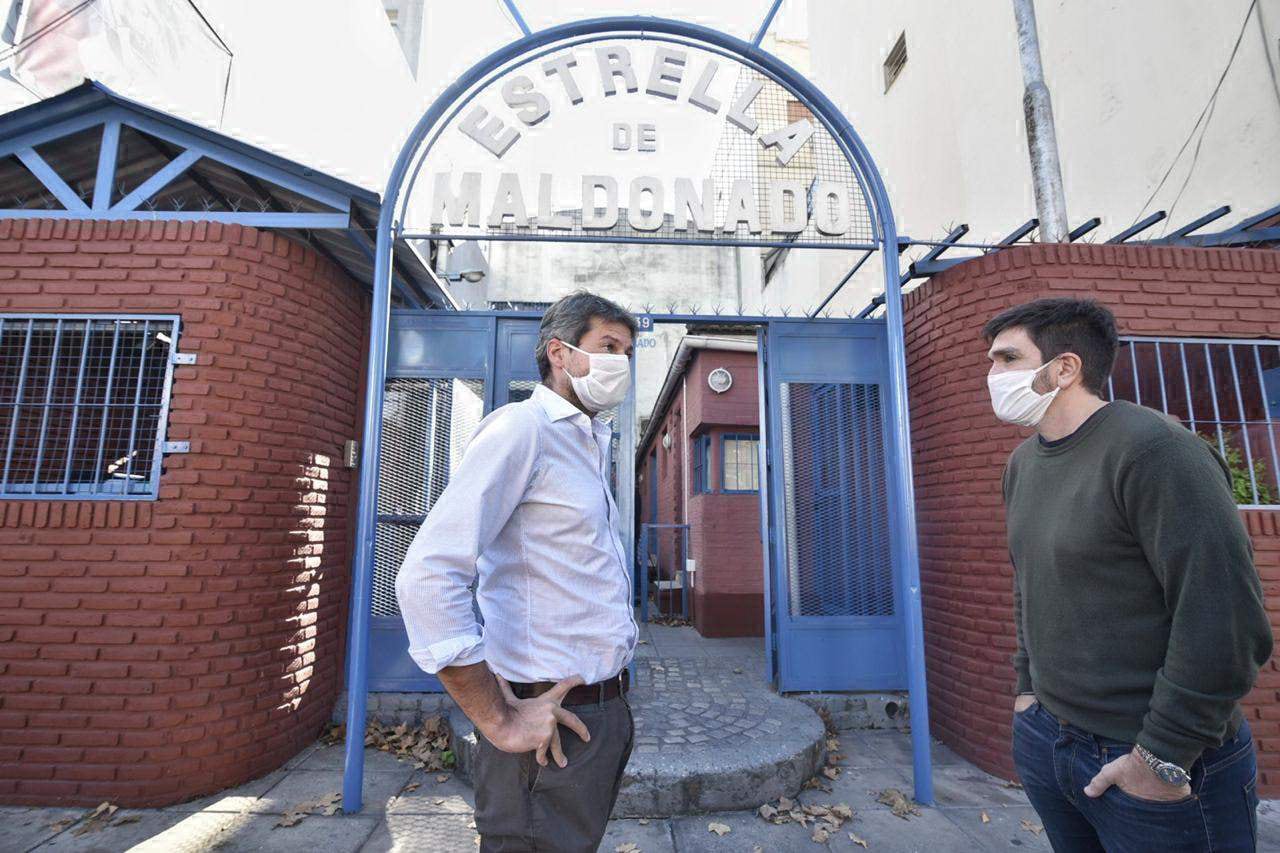 El Ministro Lammens en uno de los clubes.