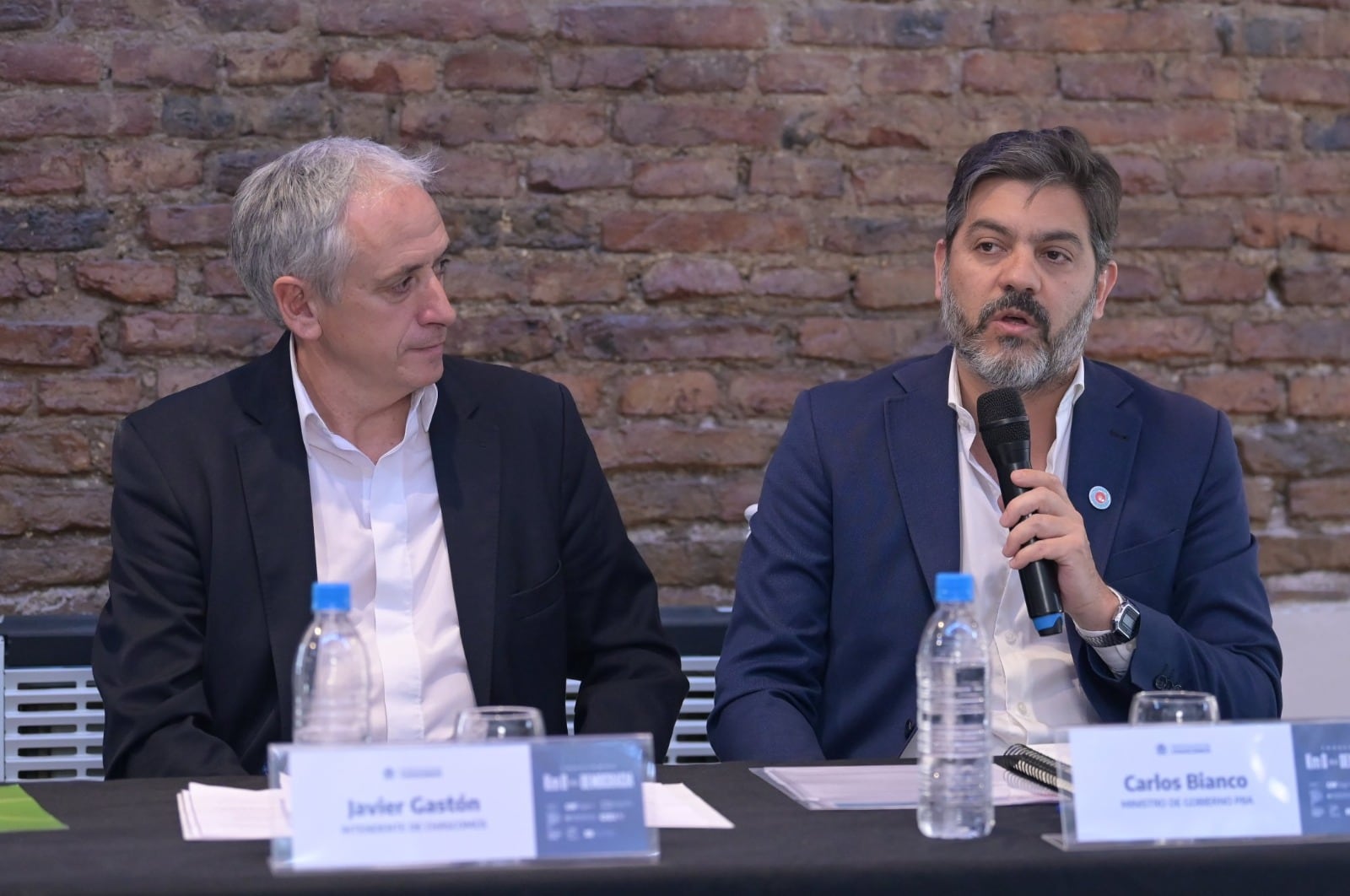 El ministro Bianco junto a Javier Gastón, intendente de Chascomús.