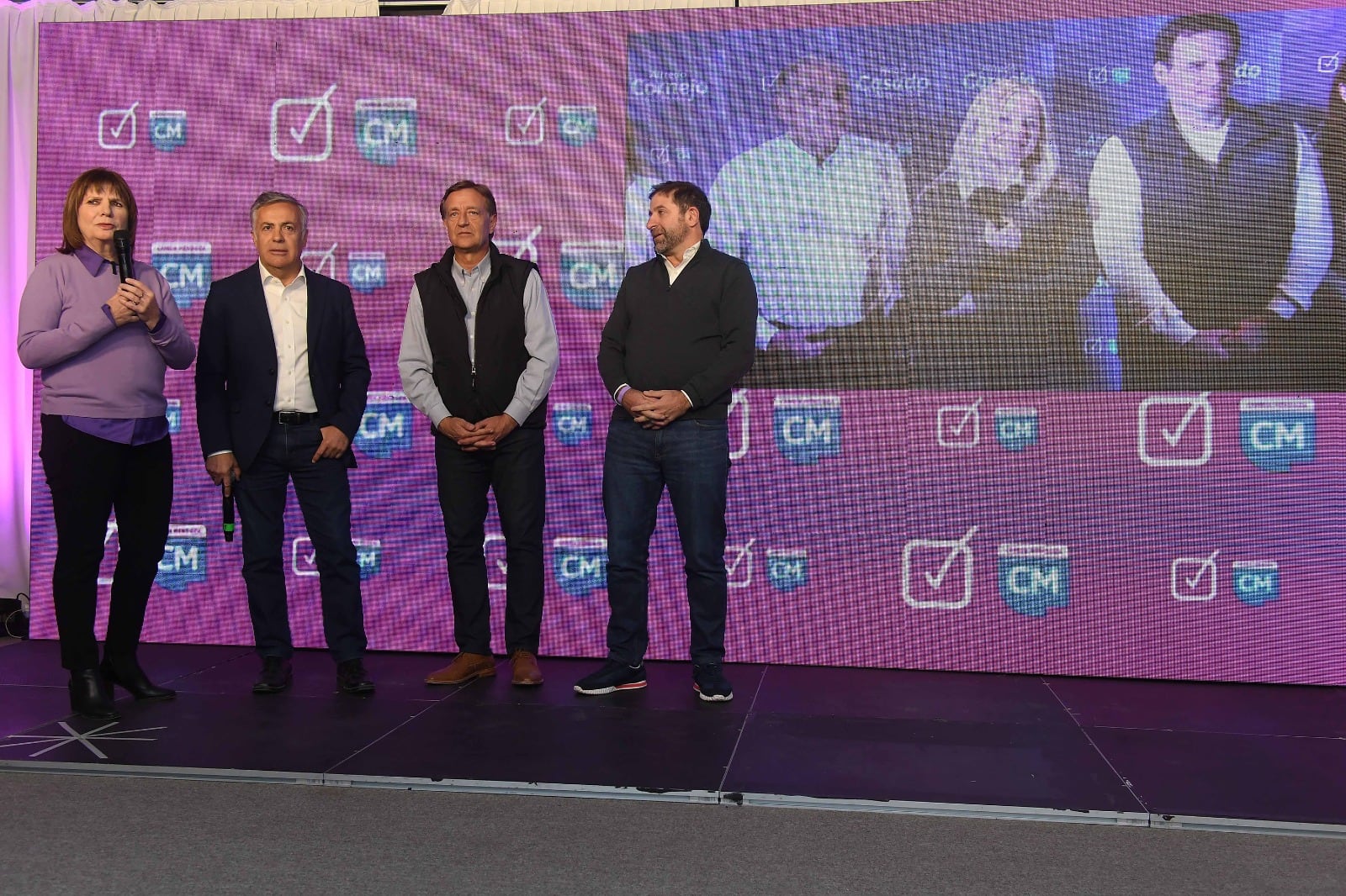 Bullrich, Cornejo y Suárez, en el búnker ganador de Mendoza. 