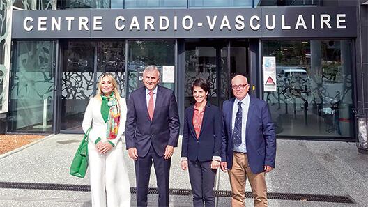 Tulia Snopek y su pareja, Gerardo Morales, en el centro cardiovascular del Hospital Central de Poitiers (HCP).