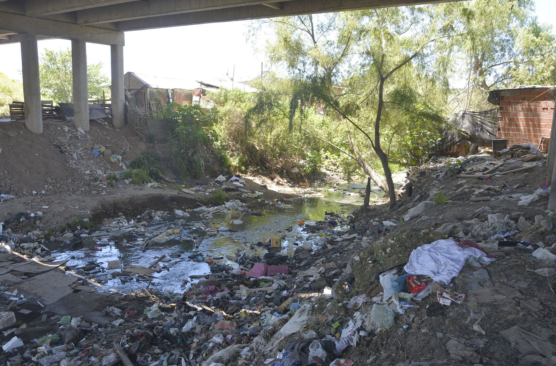 El vecindario expresa un sentir compartido de exclusión de la agenda estatal.