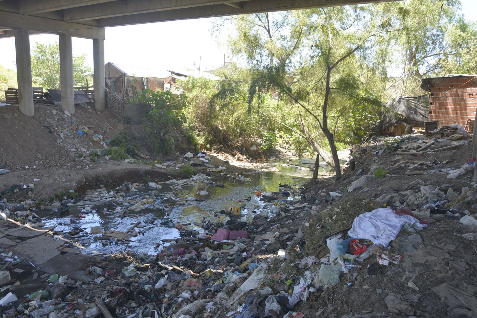 El vecindario expresa un sentir compartido de exclusión de la agenda estatal.