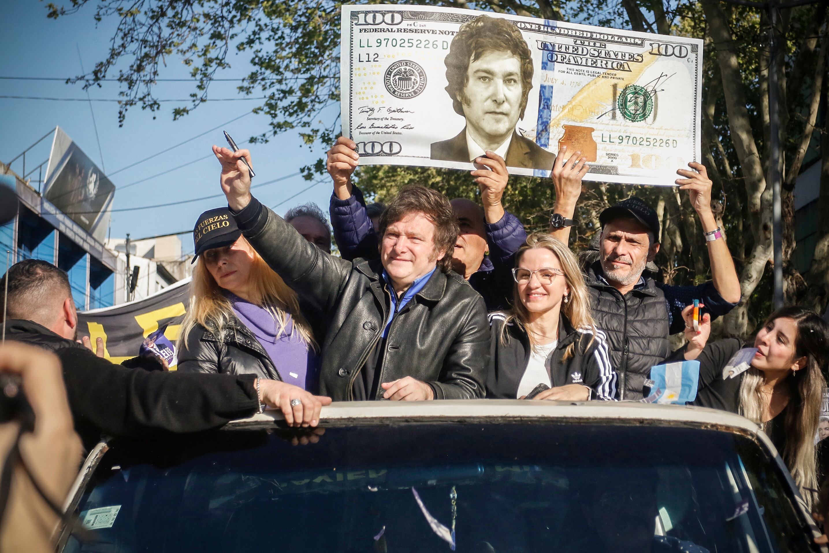 Javier Milei, de caravana por la provincia de Buenos Aires.