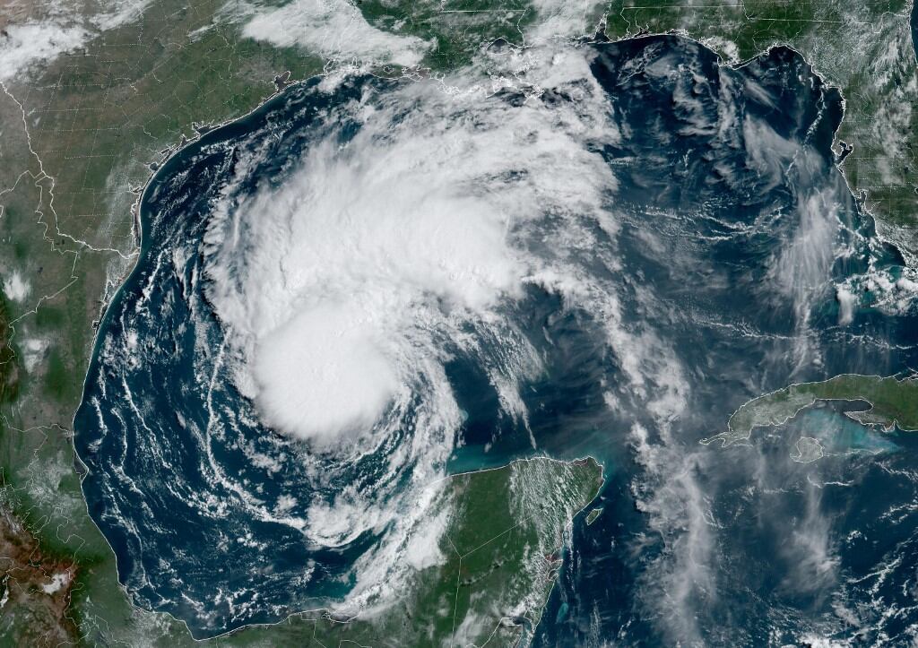 La tormenta tropical Beryl se dirige al sur de Estados Unidos tras impactar en México.