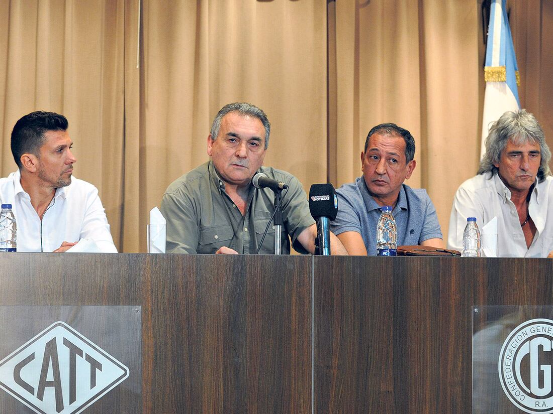 Juan Carlos Schmid, uno de los tres secretarios generales de la CGT, anunció que los gremios del transporte harán una medida de fuerza el lunes.
