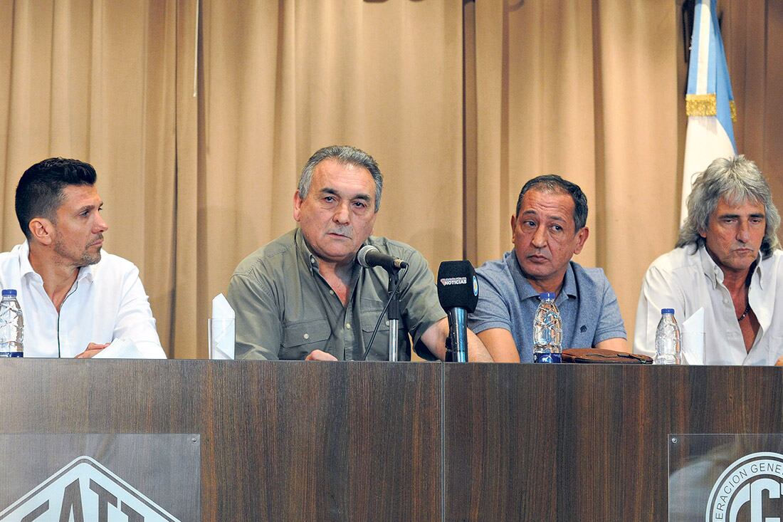 Juan Carlos Schmid, uno de los tres secretarios generales de la CGT, anunció que los gremios del transporte harán una medida de fuerza el lunes.