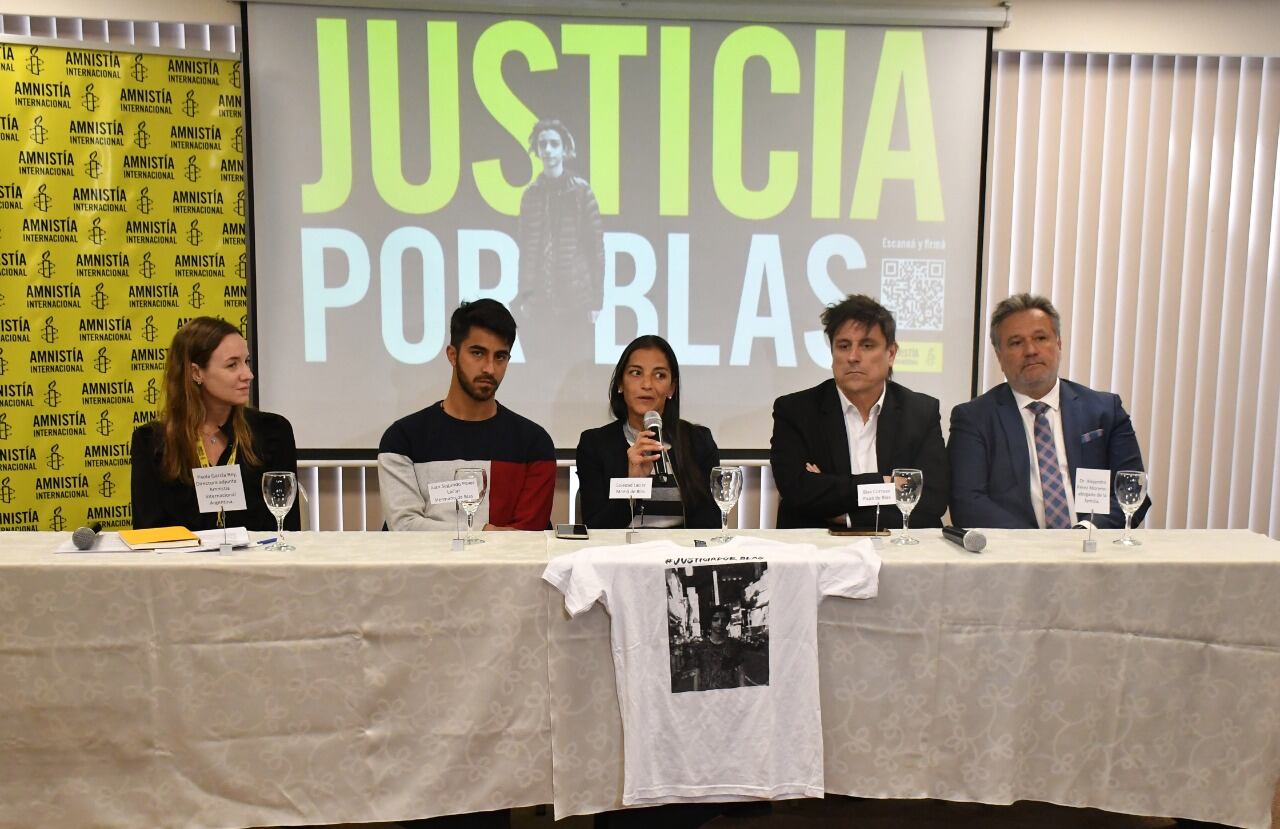 Soledad Laciar, madré de Valentino, en un panel en reclamo de justicia.