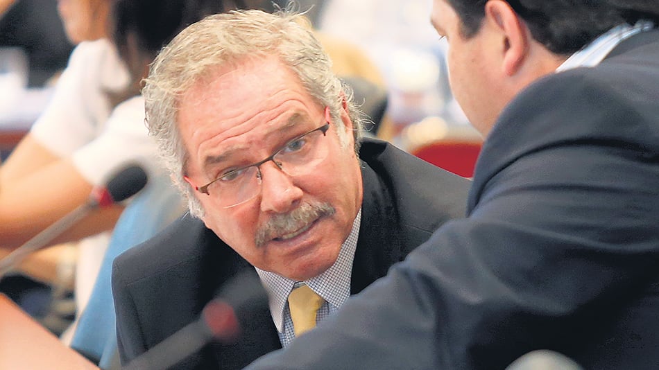 El ex gobernador dice que que quien arma una tercera opción por fuera de Cambiemos y el peronismo trabaja para Macri.