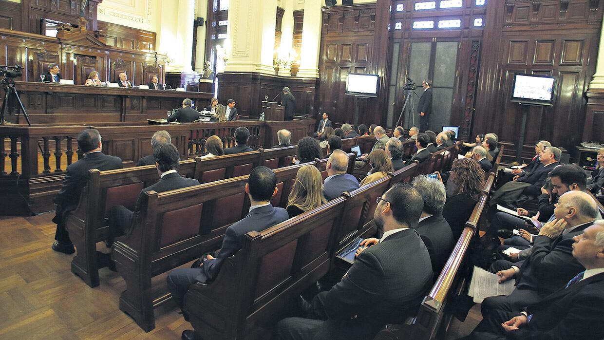 El máximo tribunal tiene que decidir sobre una demanda contra la religión en las escuelas públicas.