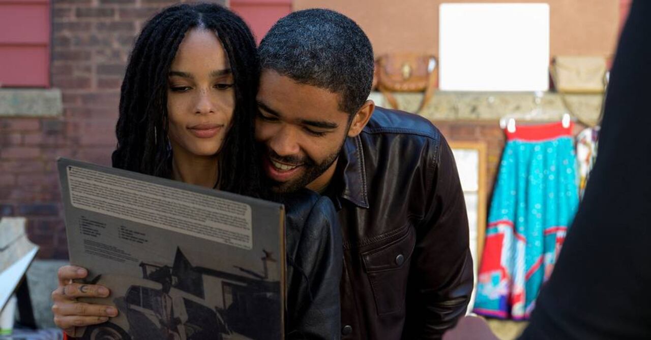 Zoë Kravitz es la nueva protagonista, pero los vinilos siguen siendo esenciales. 