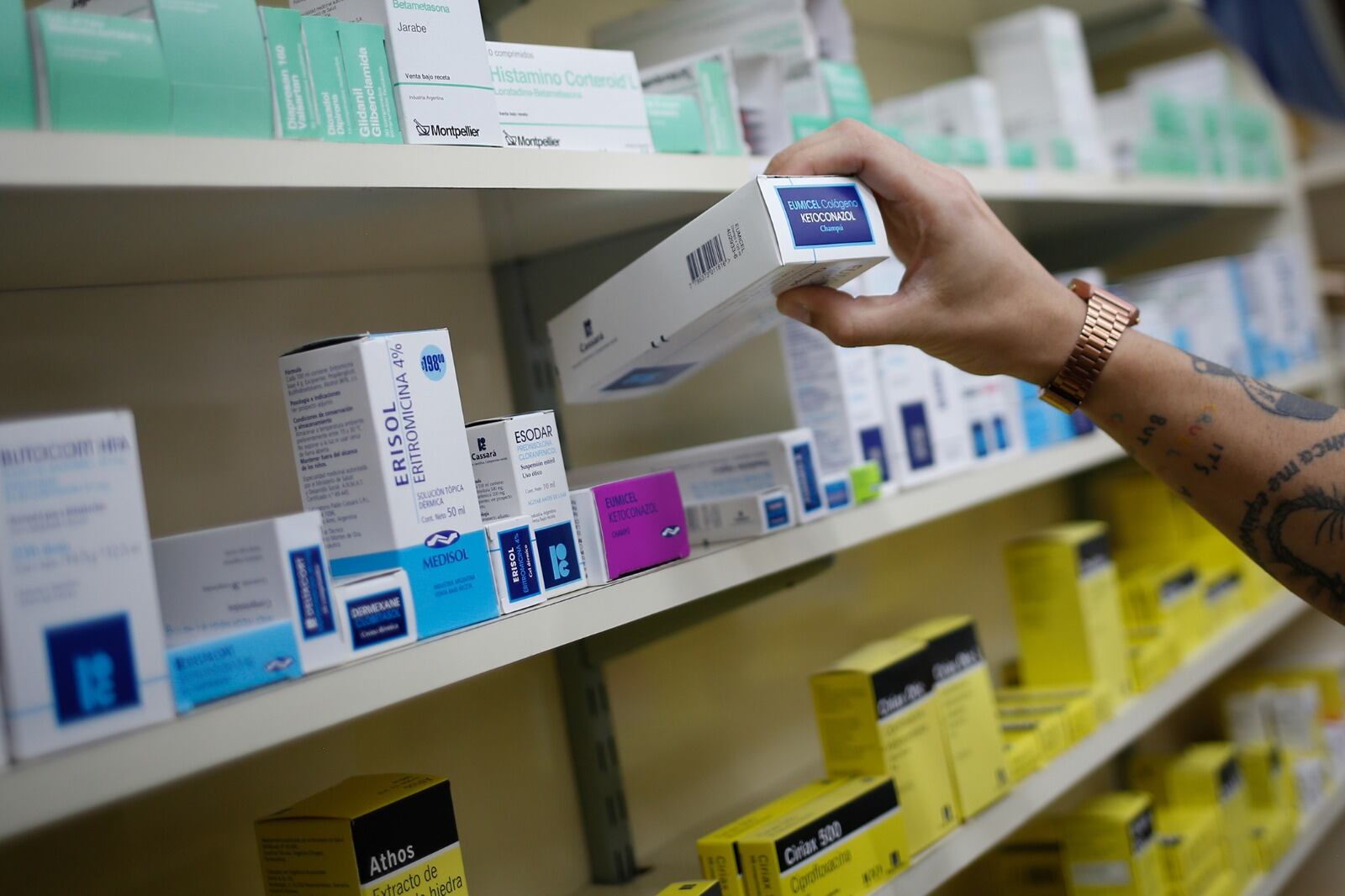 Cuánto saldrían los tratamientos de diabetes, cáncer o VIH si Javier Milei privatiza el sistema de Salud.