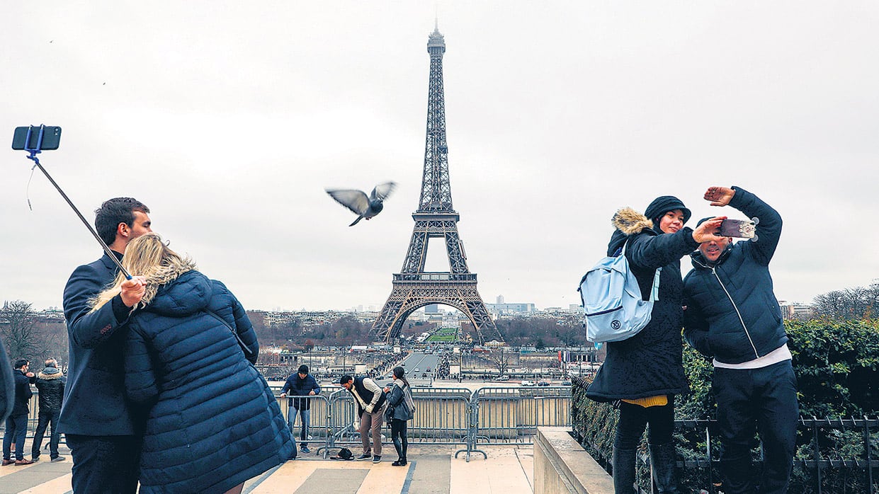 Jóvenes con varios diplomas a cuestas prefieren trabajar en oficios manuales y no sentirse esclavizados.