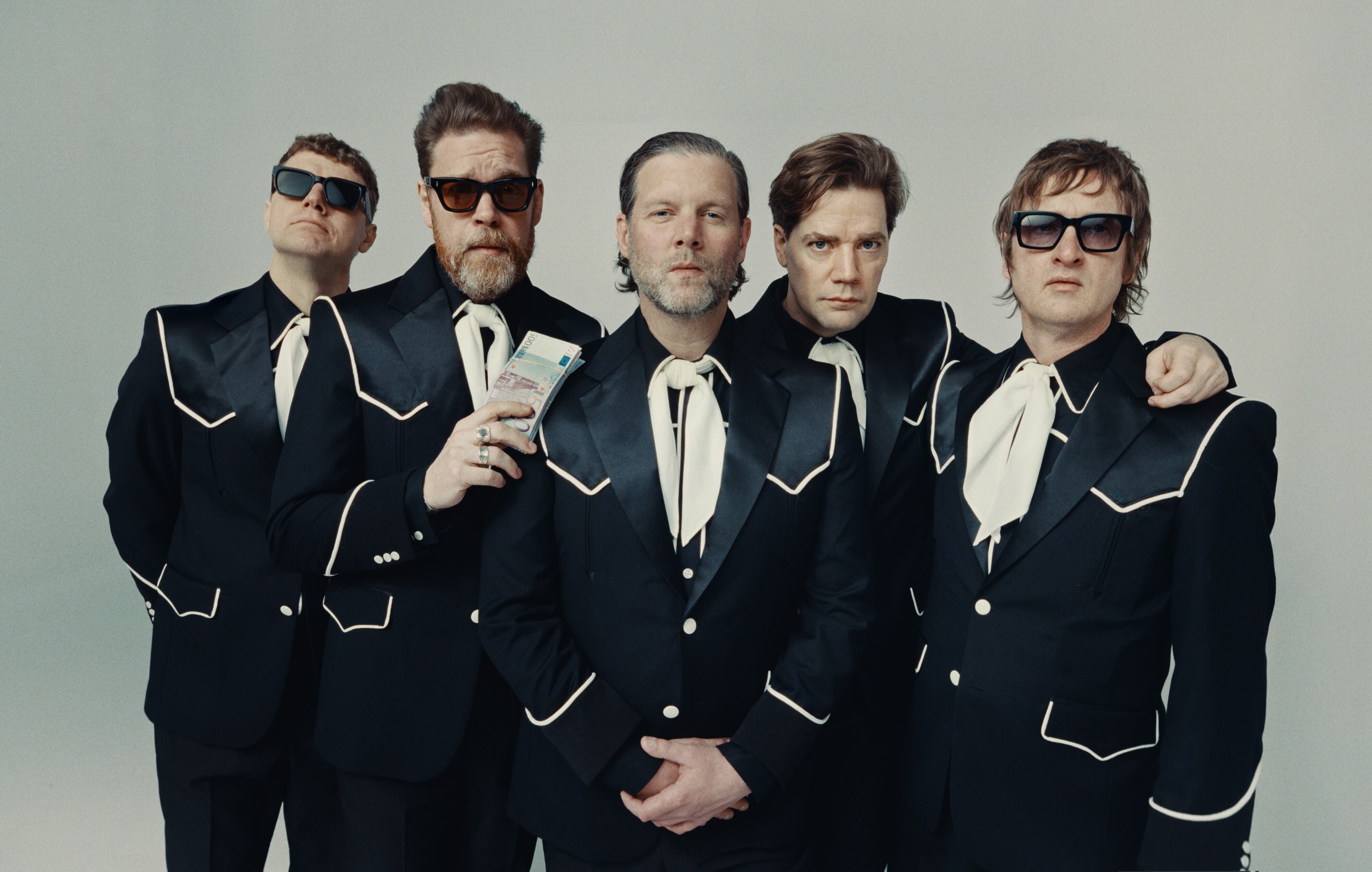 The Hives volverá a Buenos Aires el 1° de febrero de 2026, esta vez en Huracán. Imagen: Dean Bradshaw