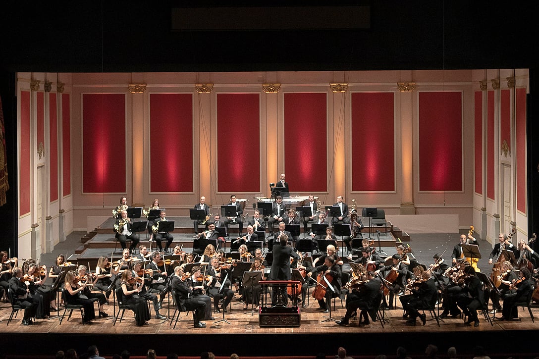 La Filarmónica tiene nueva directora, Zoe Zeniodi.