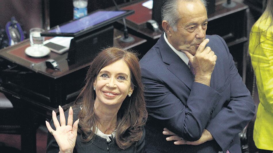 Cristina Fernández y Adolfo Rodríguez Saá conversaron animadamente en las sesiones de la Cámara alta.