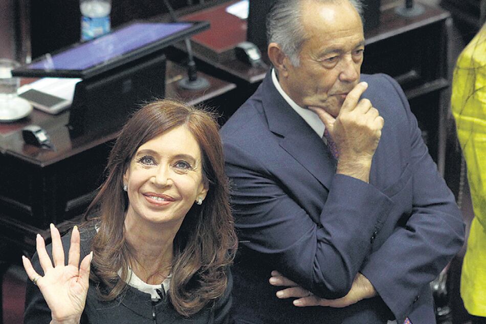Cristina Fernández y Adolfo Rodríguez Saá conversaron animadamente en las sesiones de la Cámara alta.