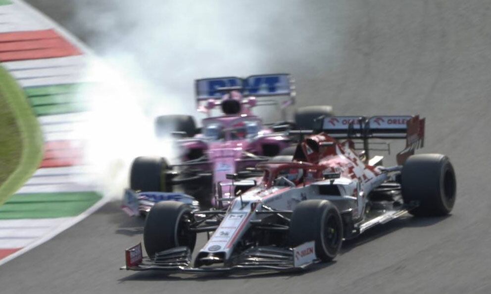 Pérez salió de los boxes a la pista como si nada y lo impactó a Raikkonen.