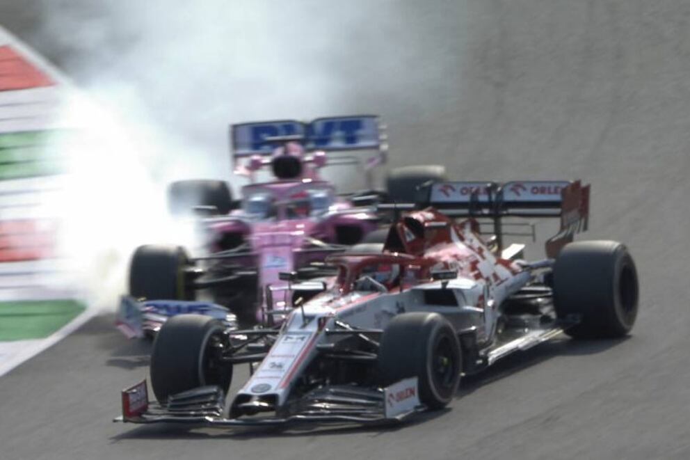 Pérez salió de los boxes a la pista como si nada y lo impactó a Raikkonen.