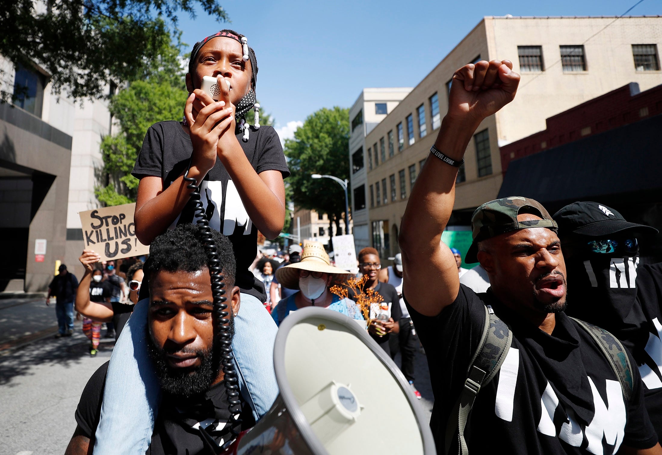 Protesta hoy frente al local donde cayó muerto Rayshard Brooks en Atlanta.