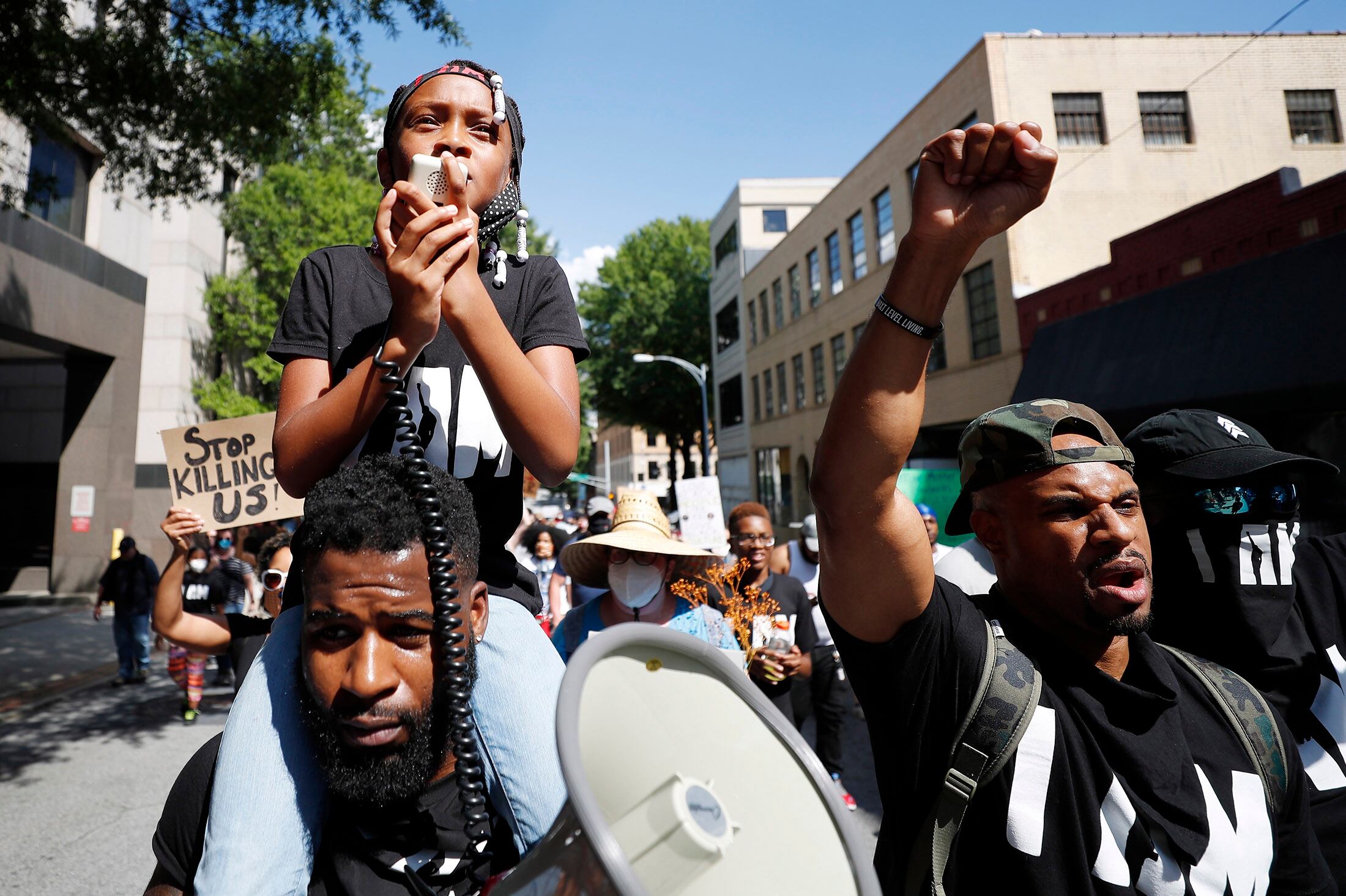Protesta hoy frente al local donde cayó muerto Rayshard Brooks en Atlanta.