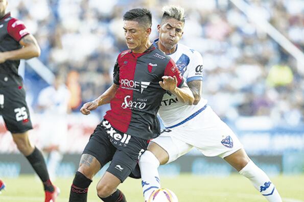 En un partido luchado, Vélez igualó con Colón.