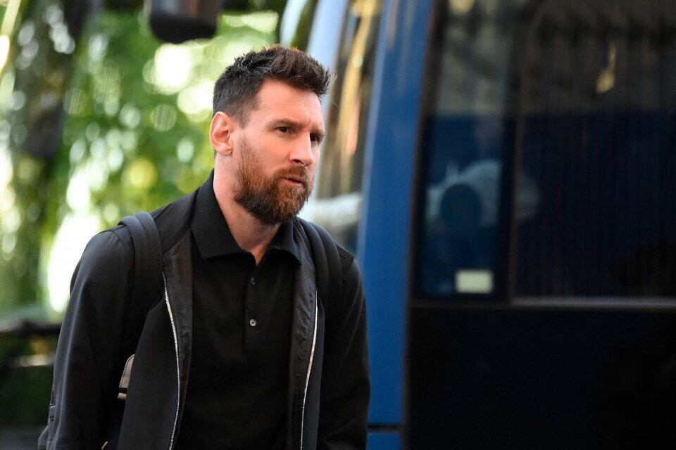Lionel Messi regresó a los entrenamientos del PSG pero su futuro para la próxima temporada sigue siendo incierto.