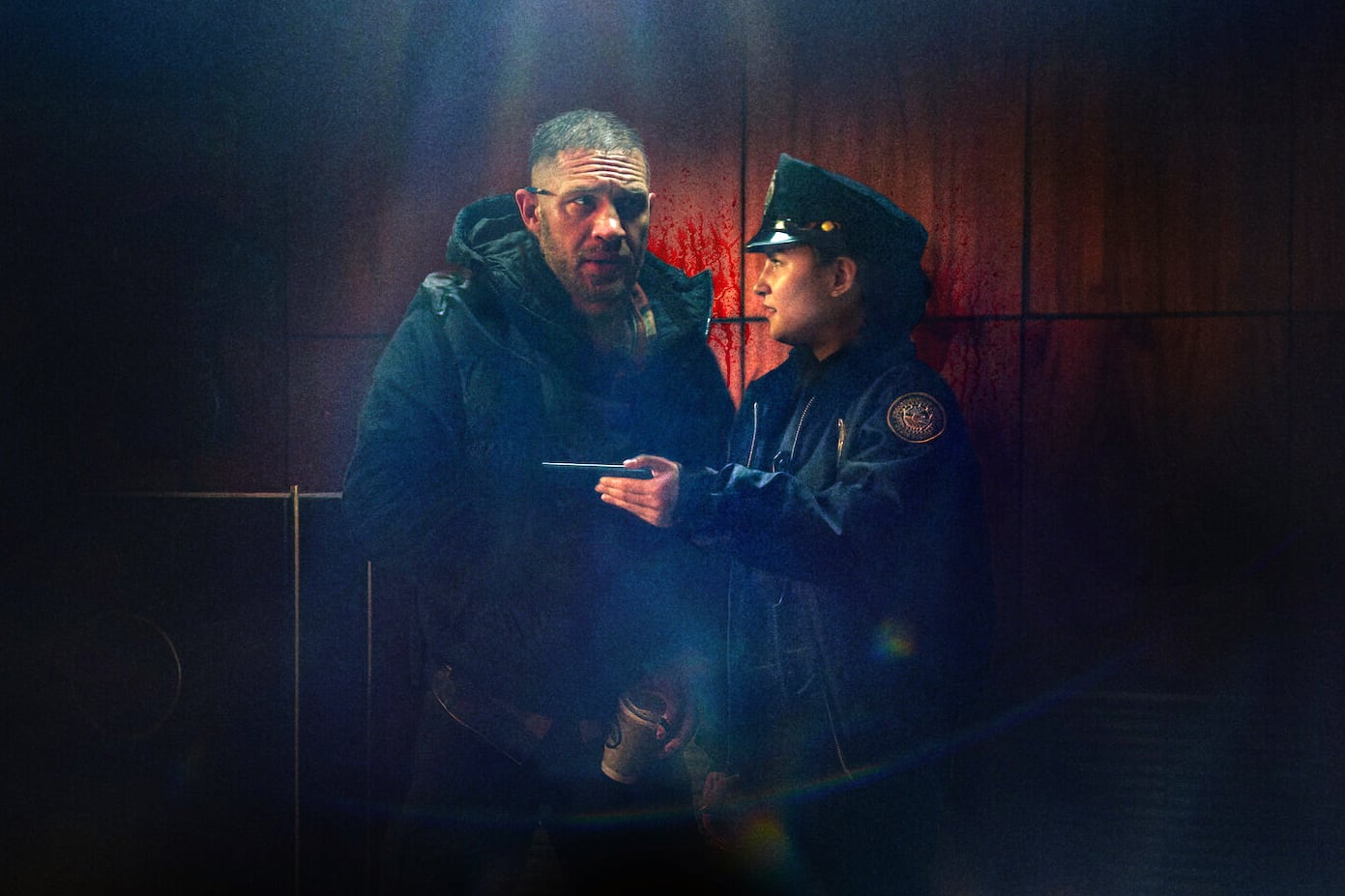 Evans, quien ya había mostrado destreza para plantear peleas en el díptico de "La redada", se deja llevar acá por cierta lógica de videojuego.