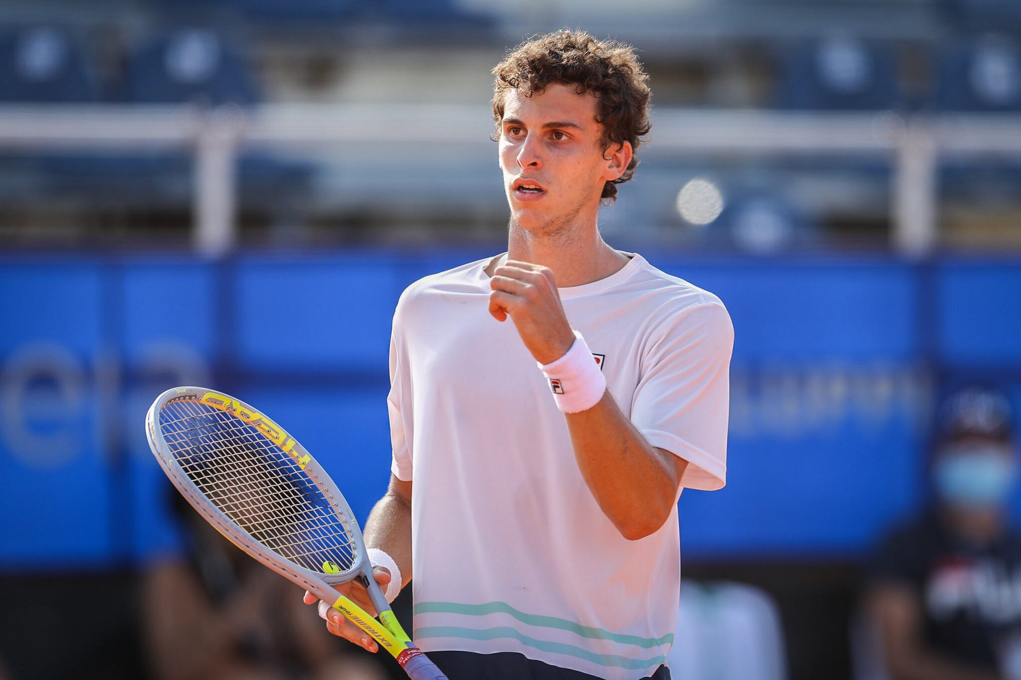 Cerúndolo festeja uno de los puntos en el duelo decisivo.