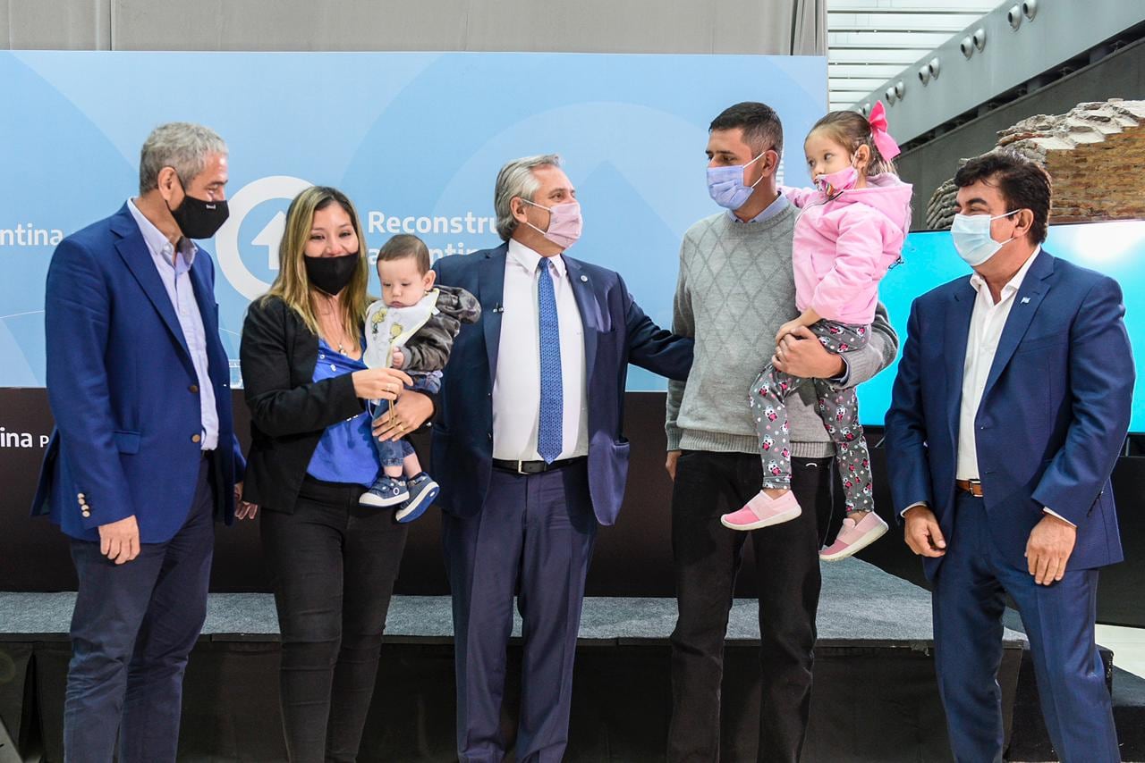 "Sólo se entiende por miserabilidad política que muchas casas no hayan sido entregadas en la gestión anterior", dijo el Presidente.