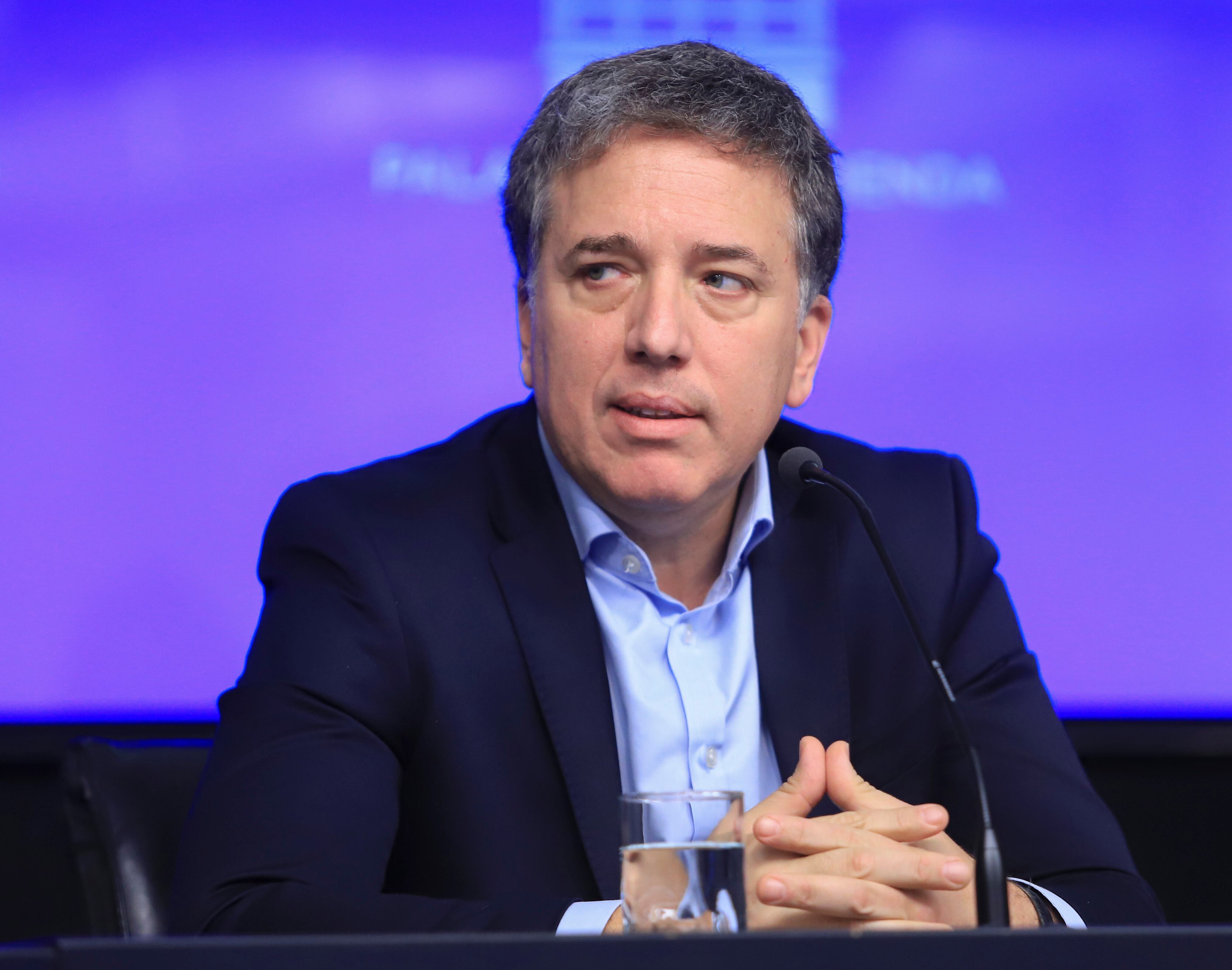 Nicolás Dujovne descartó mejoras en la distribución del ingreso para no alterar a los mercados.
