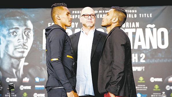 El cruce de miradas luego del pesaje realizado ayer.