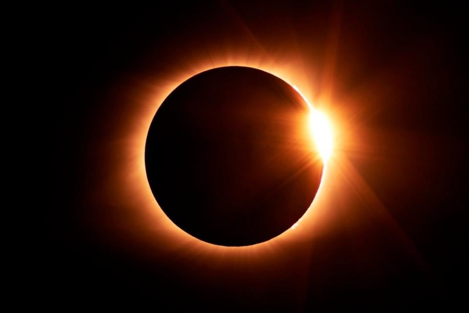 Este sábado 14 de octubre, un eclipse solar anular se verá de forma parcial desde la Argentina.
