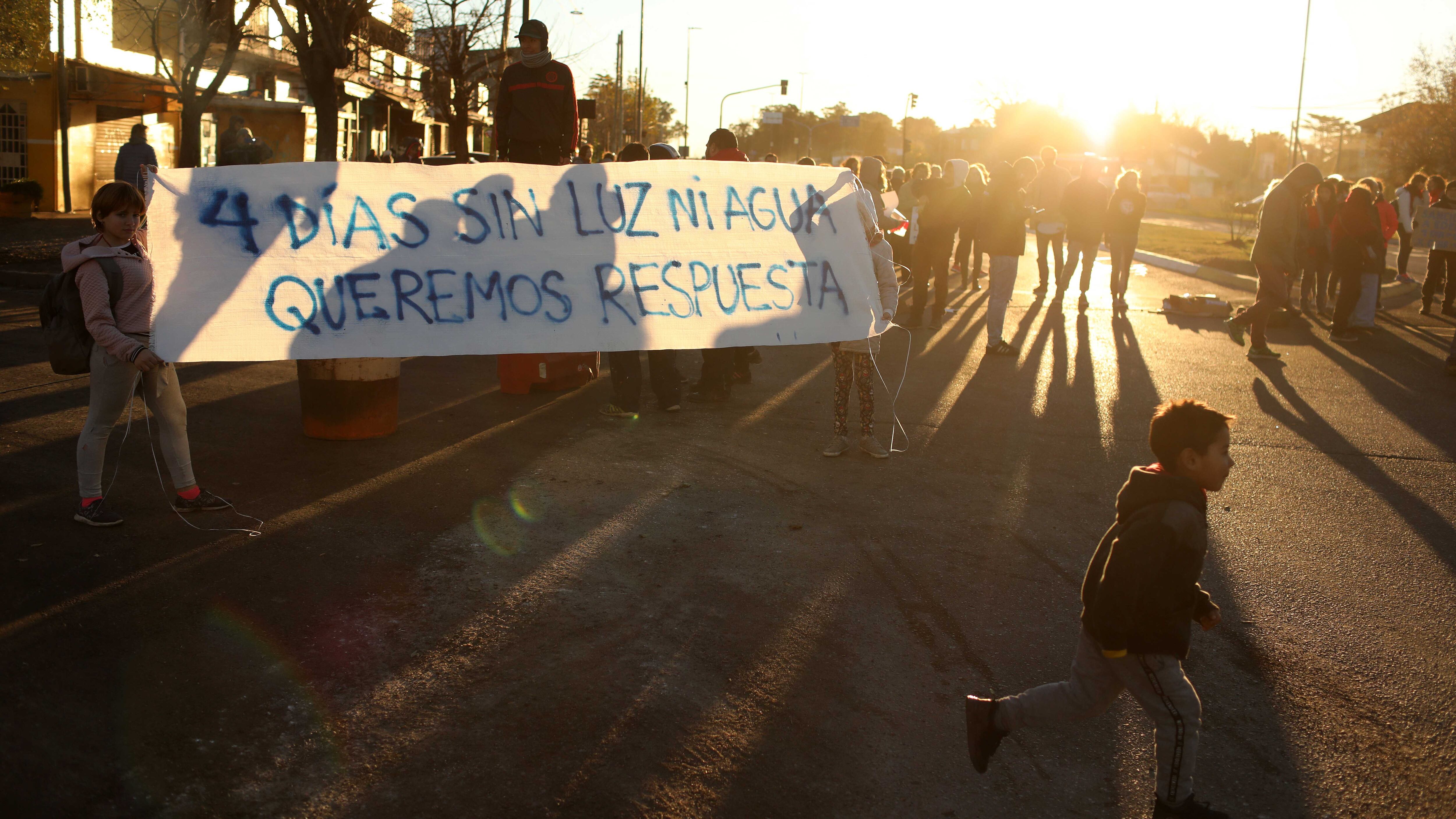 Reclamos y cuatro días sin luz.