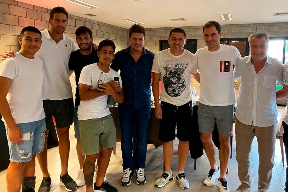 Riquelme y Federer compartieron un rato en el Parque Roca.