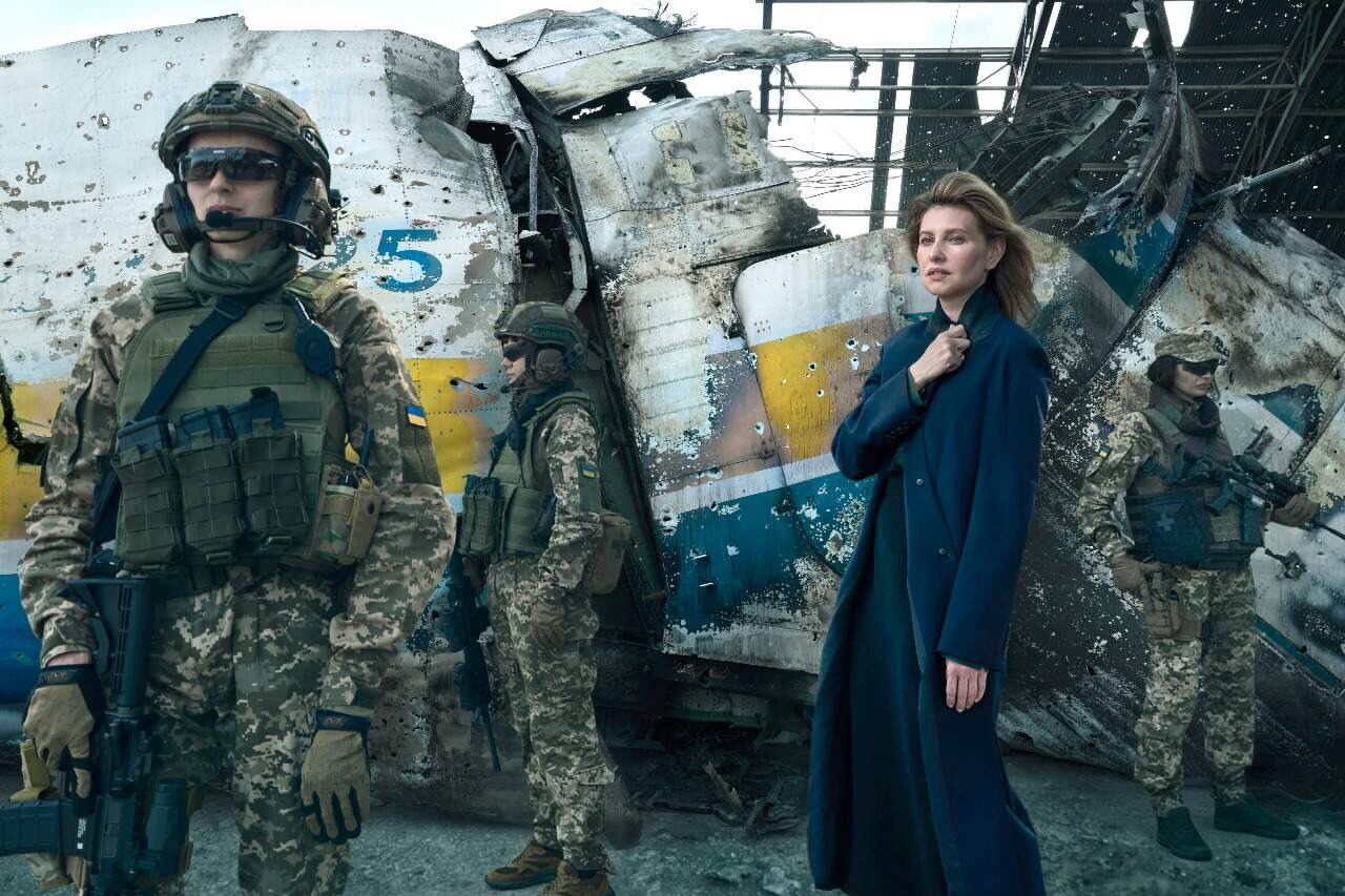 Olena Zelenska y mujeres soldado ucranianas, posando para la producción de Vogue.