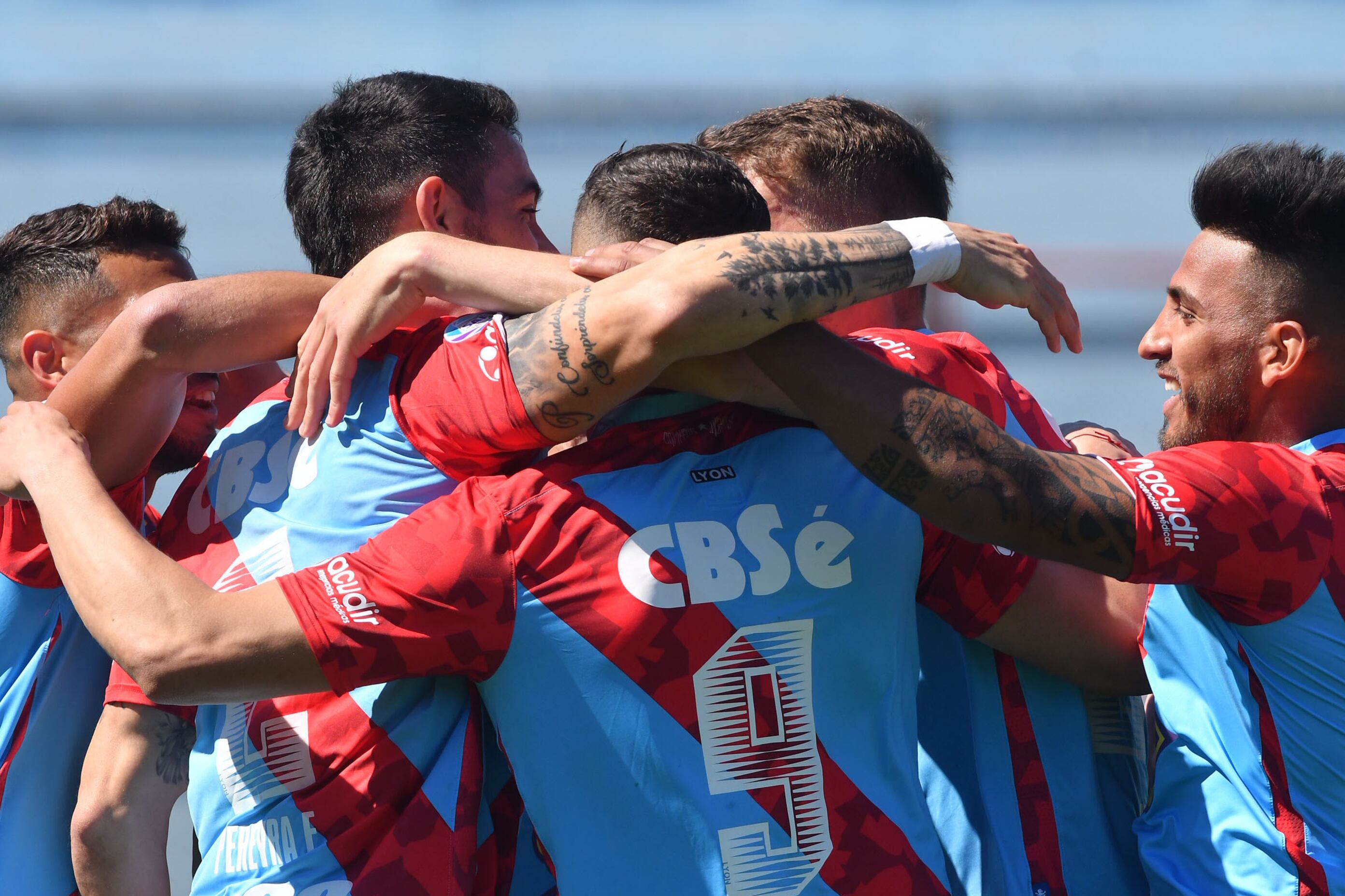 Los jugadores de Arsenal festejan uno de los goles.