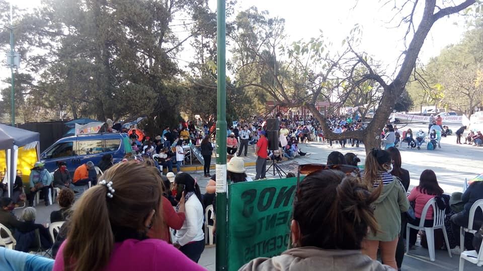 Asamblea autoconvocada en Casa de Gobierno