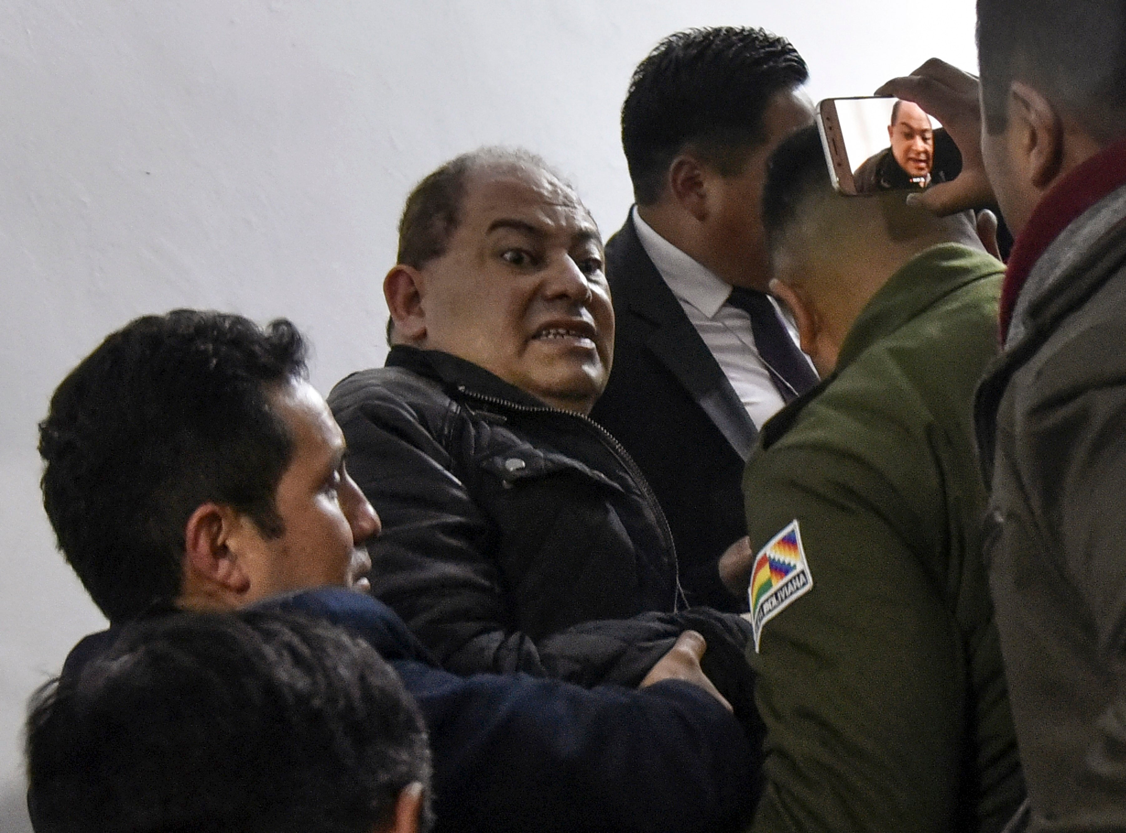 Carlos Romero fue trasladado hasta la fiscalía bajo un fuerte operativo policial.