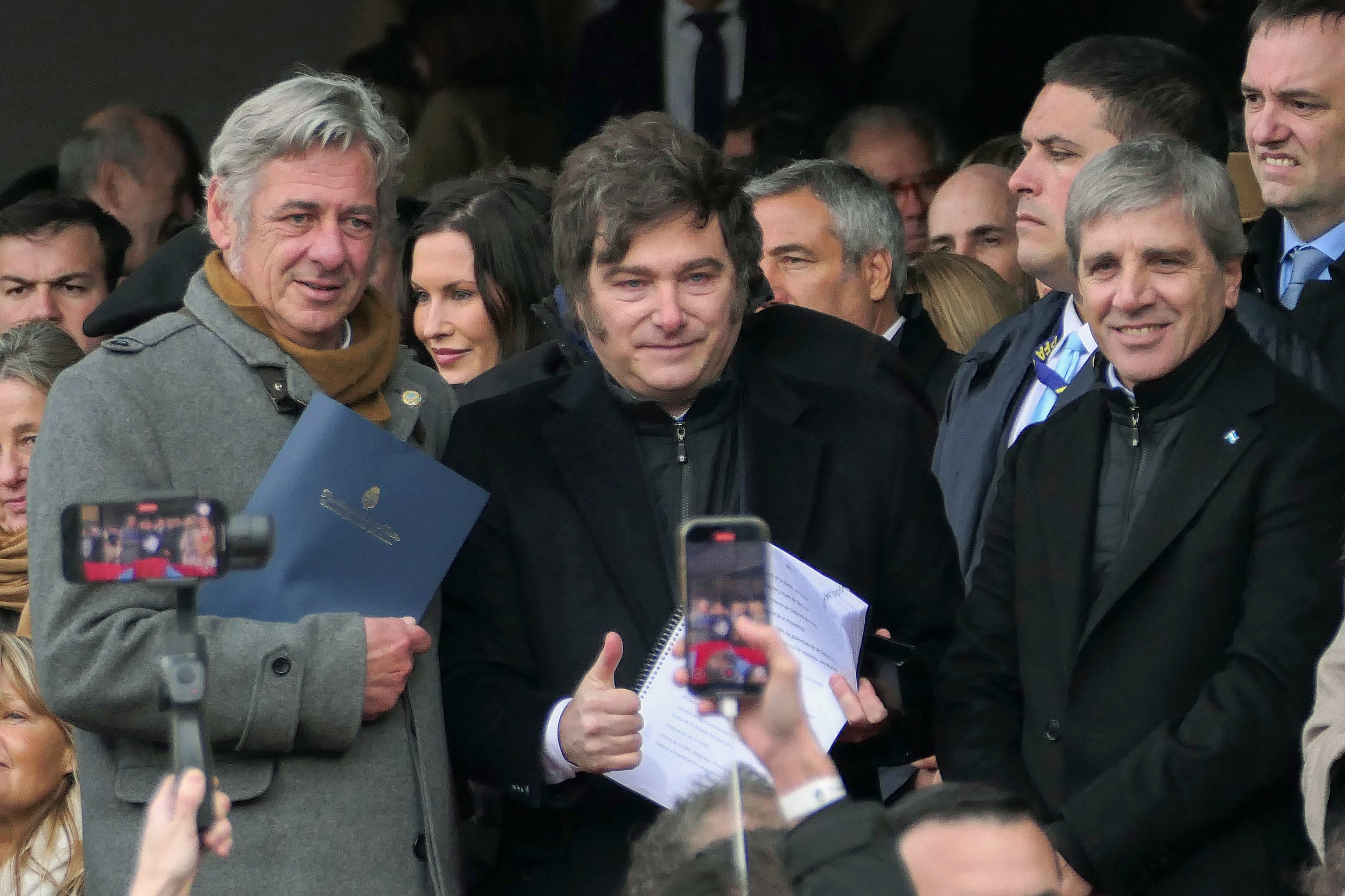 Caputo se asoció al agro, consiguió dólares y engañó a los productores rurales.