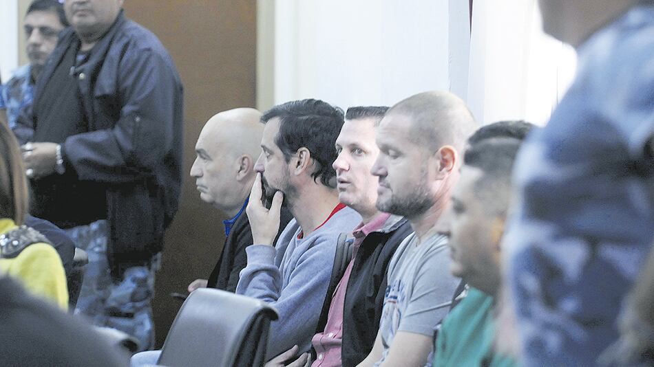 Los Bonaerenses en el momento de escuchar la sentencia.