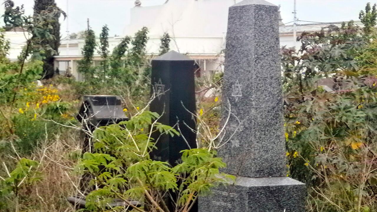En 1959 la Unión Hebraica entregó a la comuna el cementerio para que su mantenimiento.
